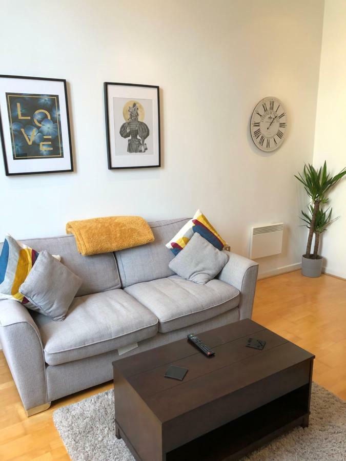 Stylish City Centre Apartment Cardiff Exteriör bild