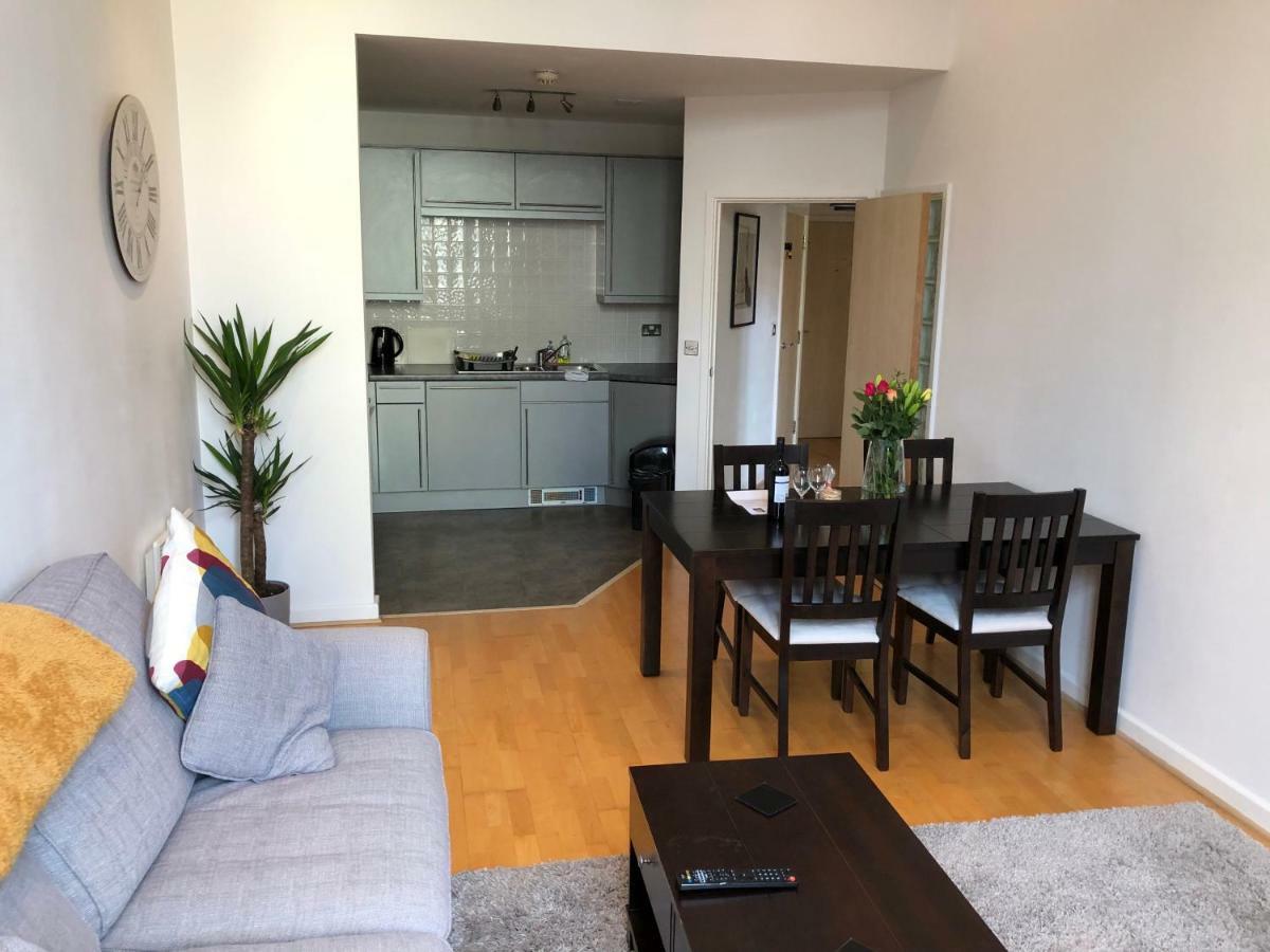 Stylish City Centre Apartment Cardiff Exteriör bild