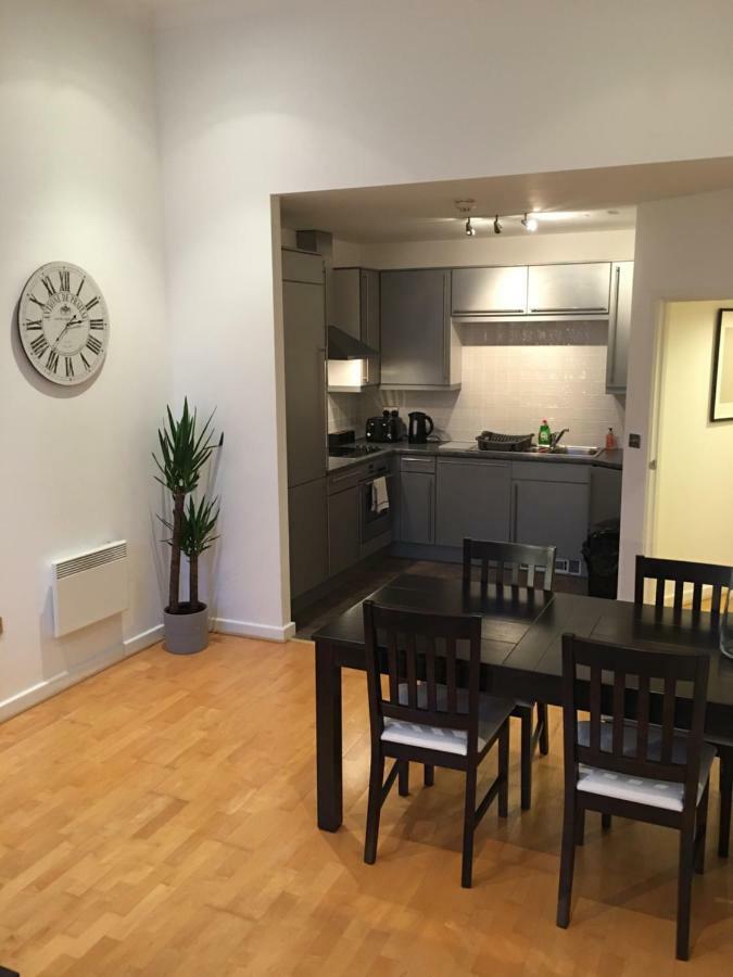 Stylish City Centre Apartment Cardiff Exteriör bild