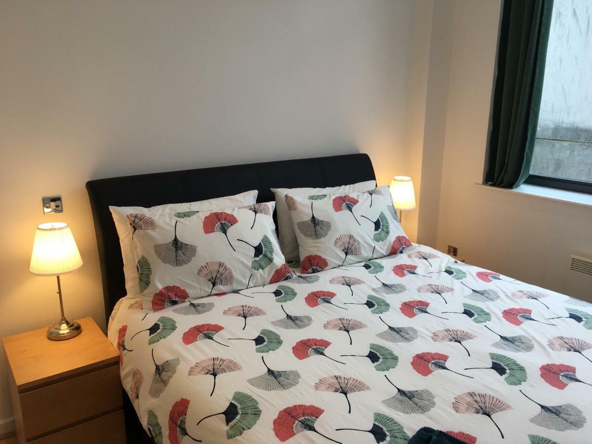 Stylish City Centre Apartment Cardiff Exteriör bild